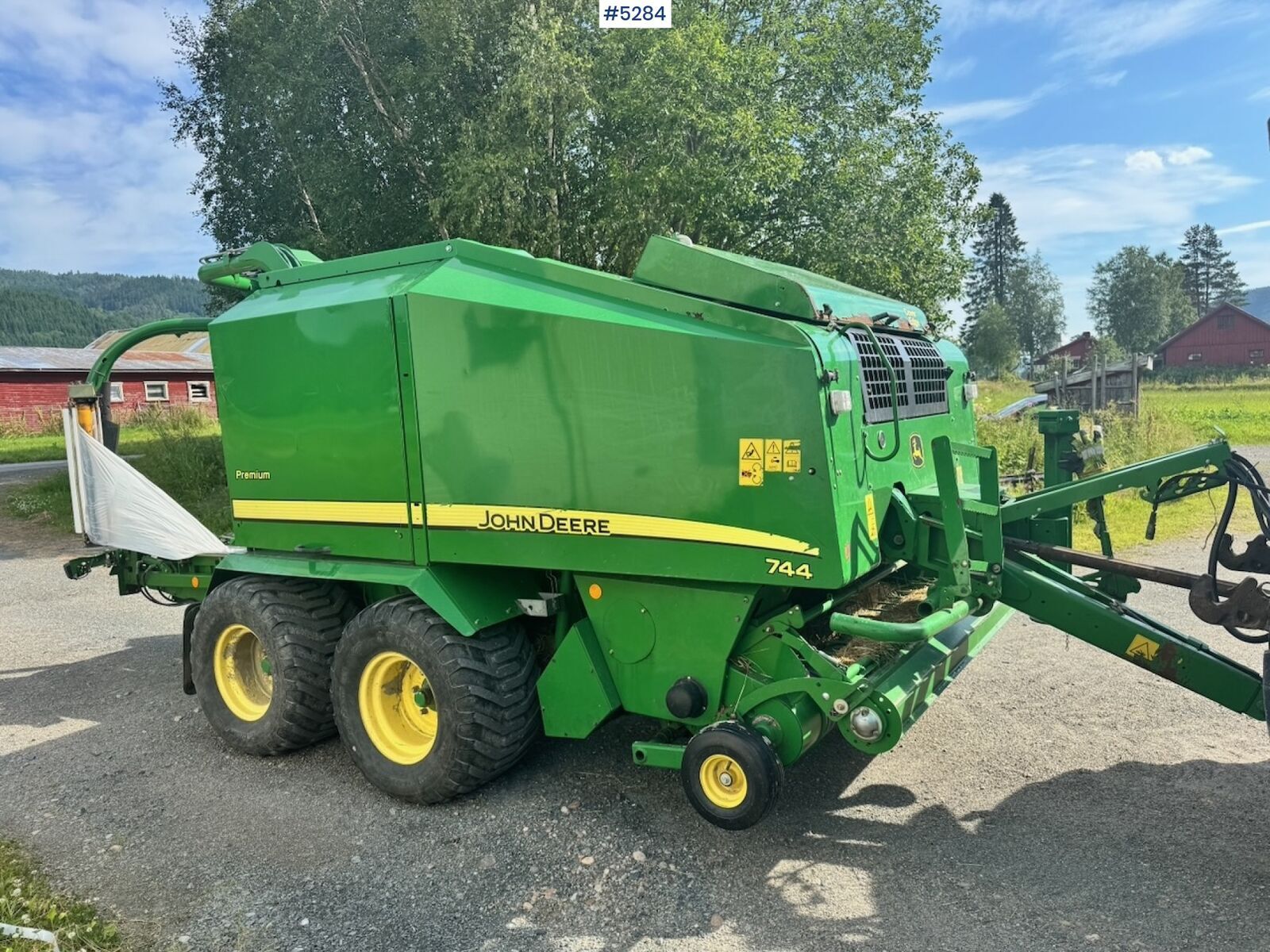 John Deere 744 3
