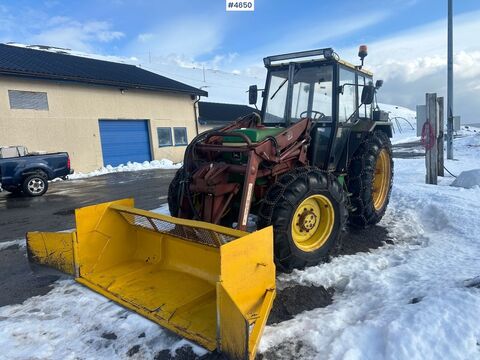John Deere 2040
