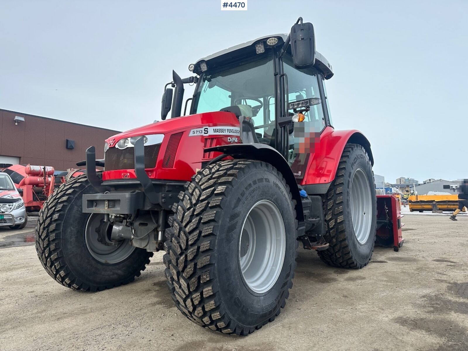 Massey Ferguson MF5713 S 1