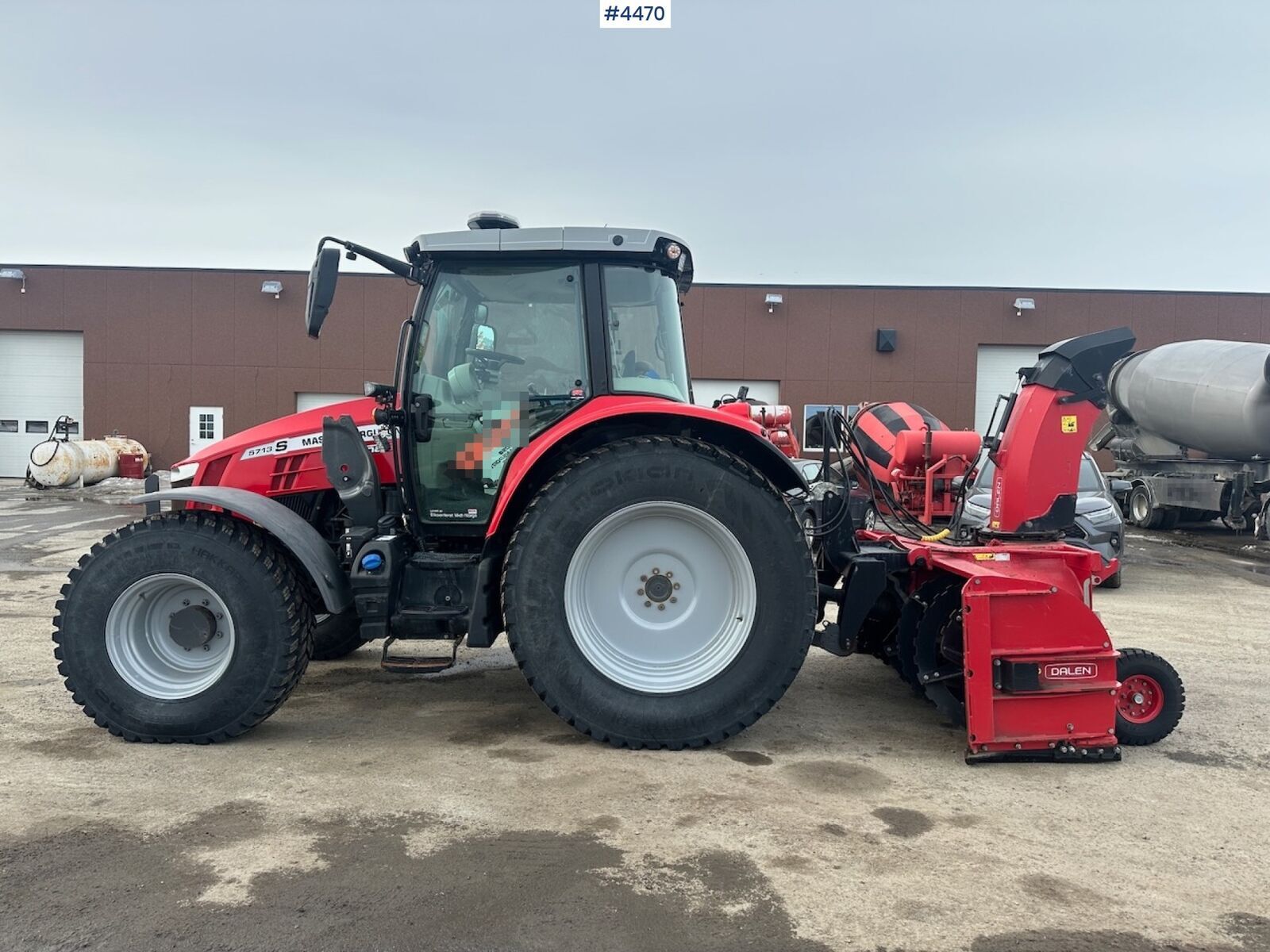 Massey Ferguson MF5713 S 3