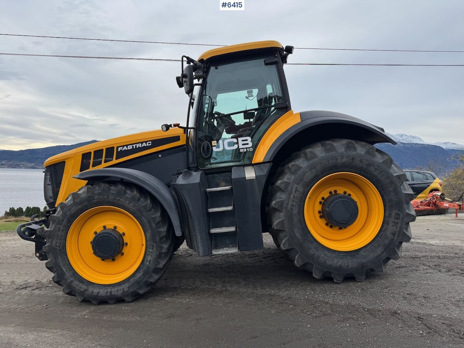 JCB 8310 Fastrac 1