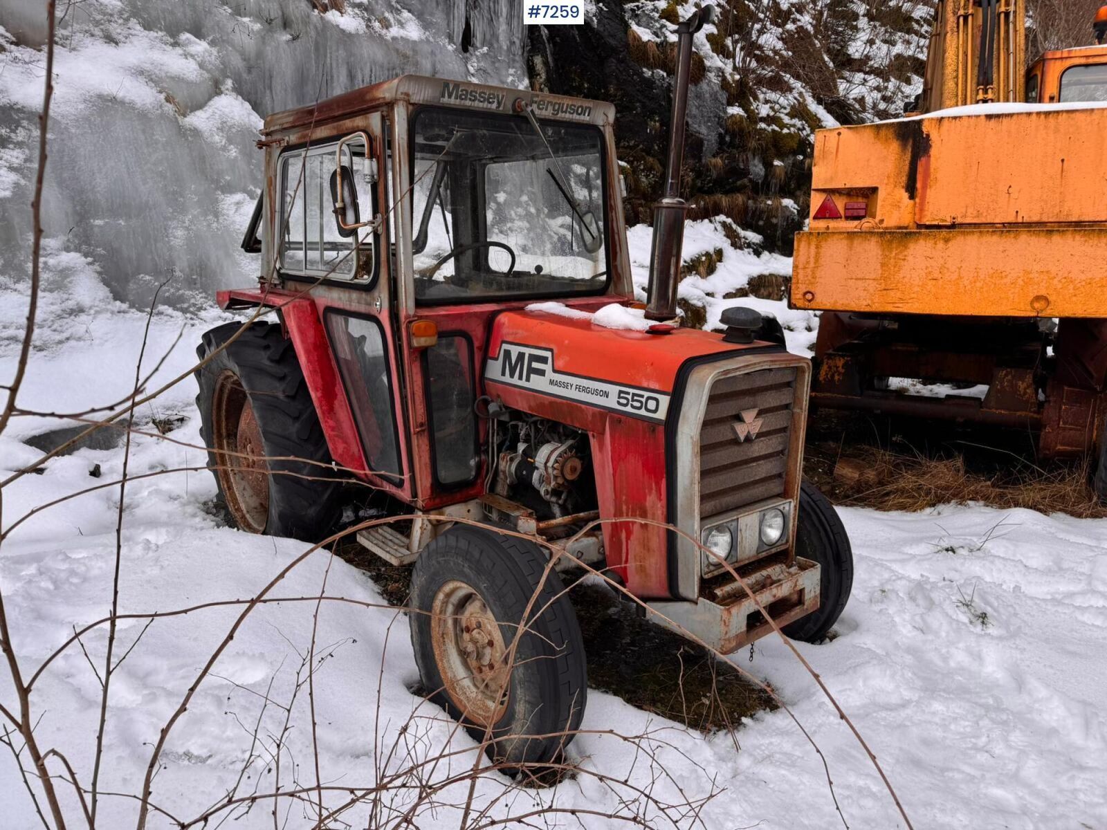 Massey Ferguson 550 2