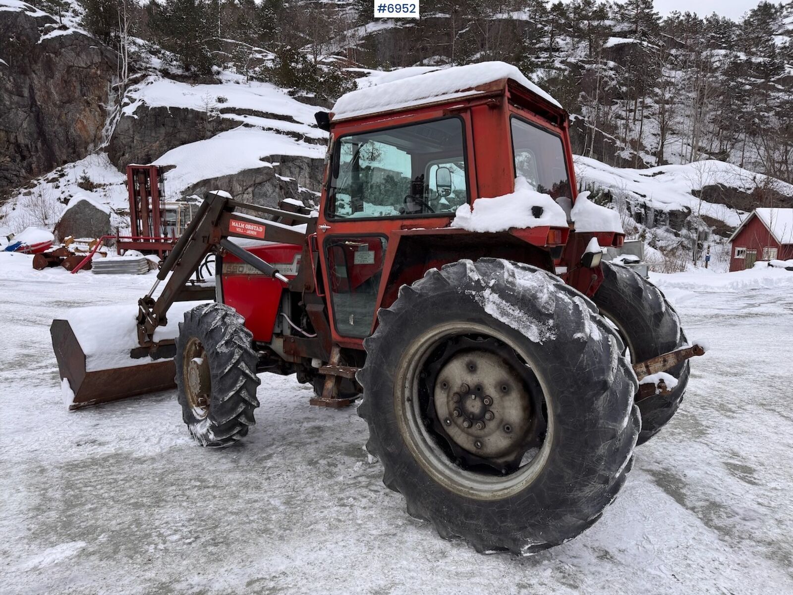 Massey Ferguson 590  2