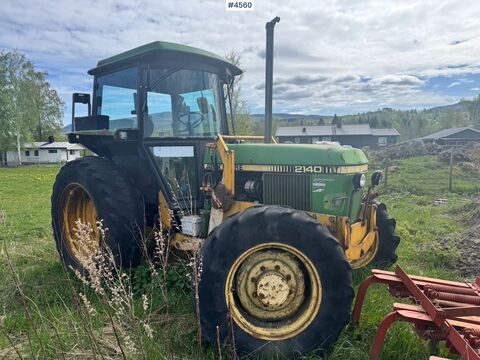 John Deere 2140