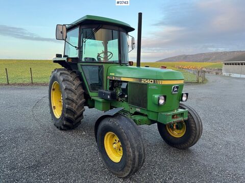 John Deere 2140