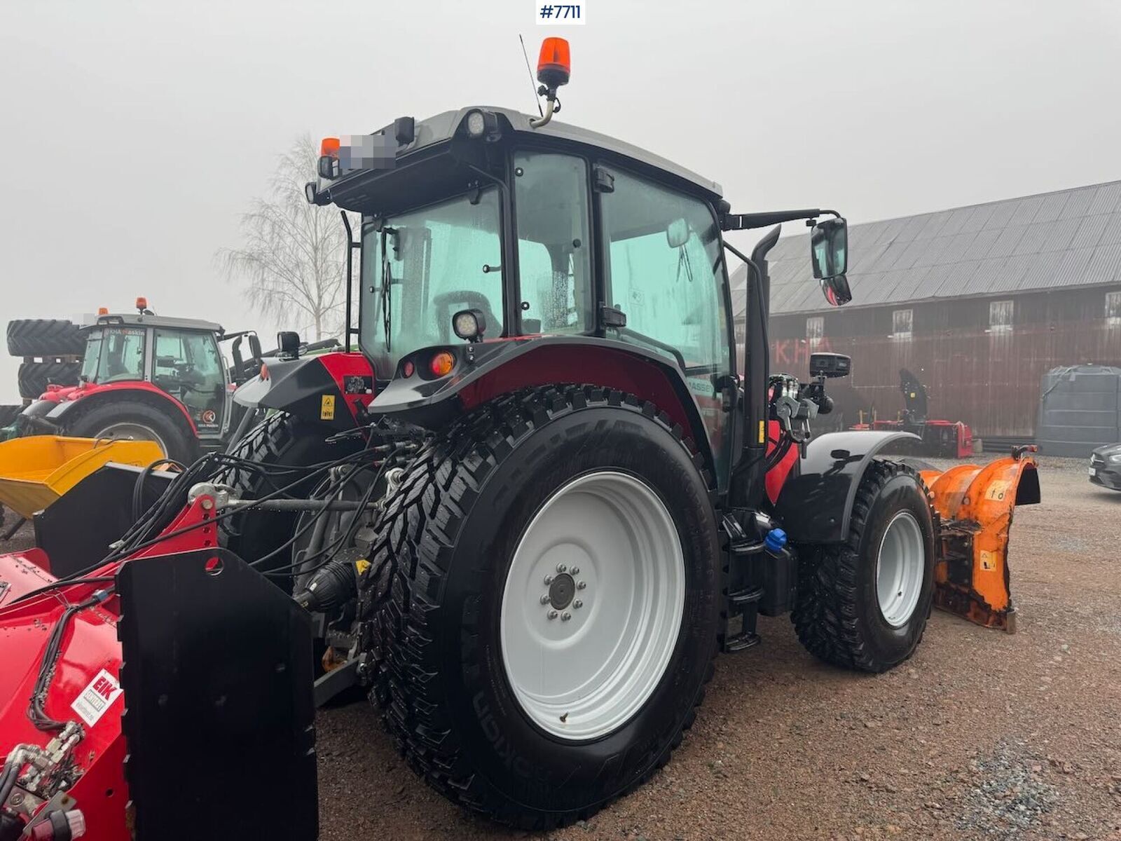 Massey Ferguson 5711M Dyna 3