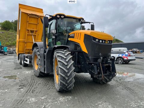 JCB Fastrac 8330