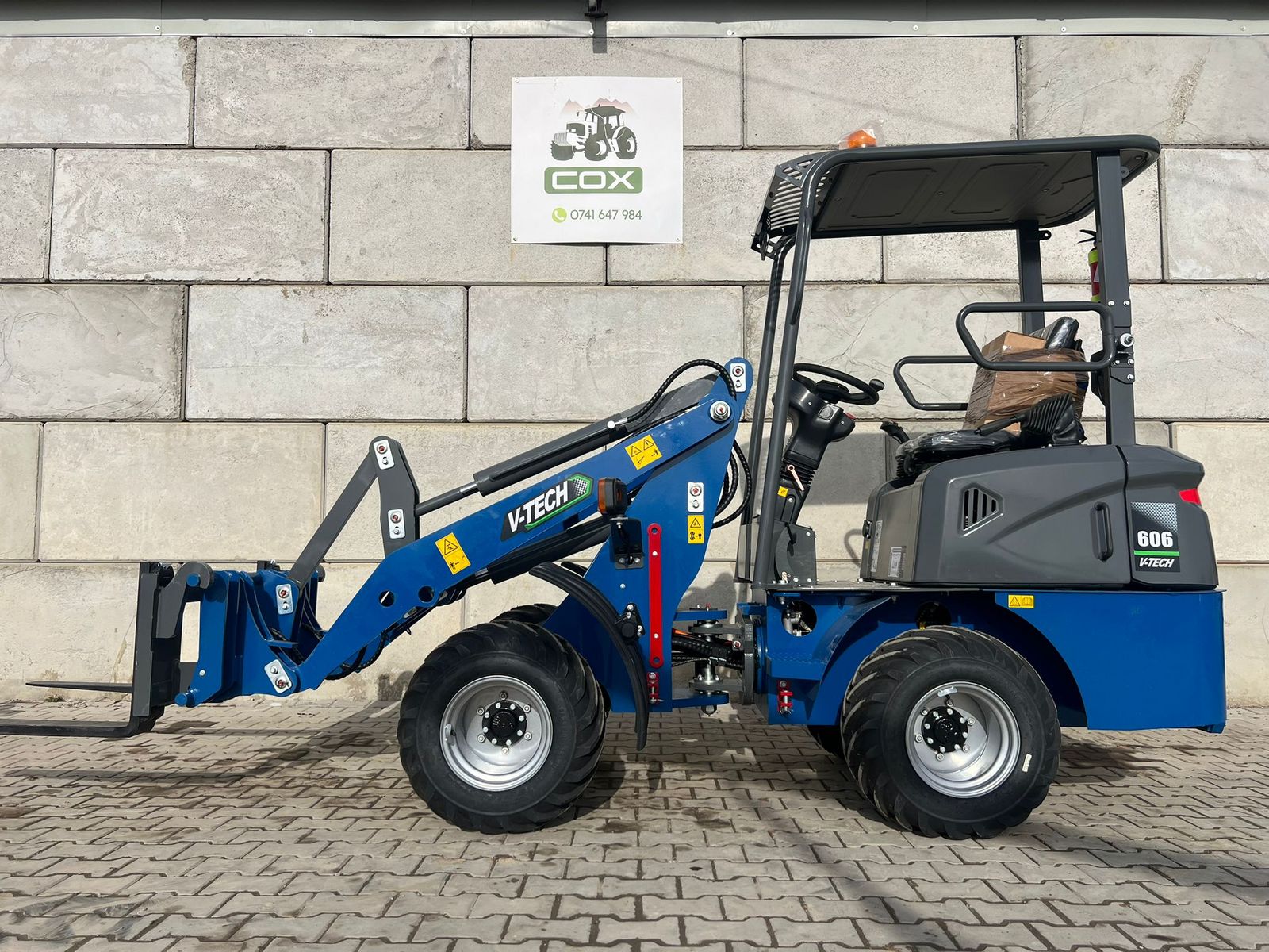 V-TECH 604 / 606 - electric wheel loader 3