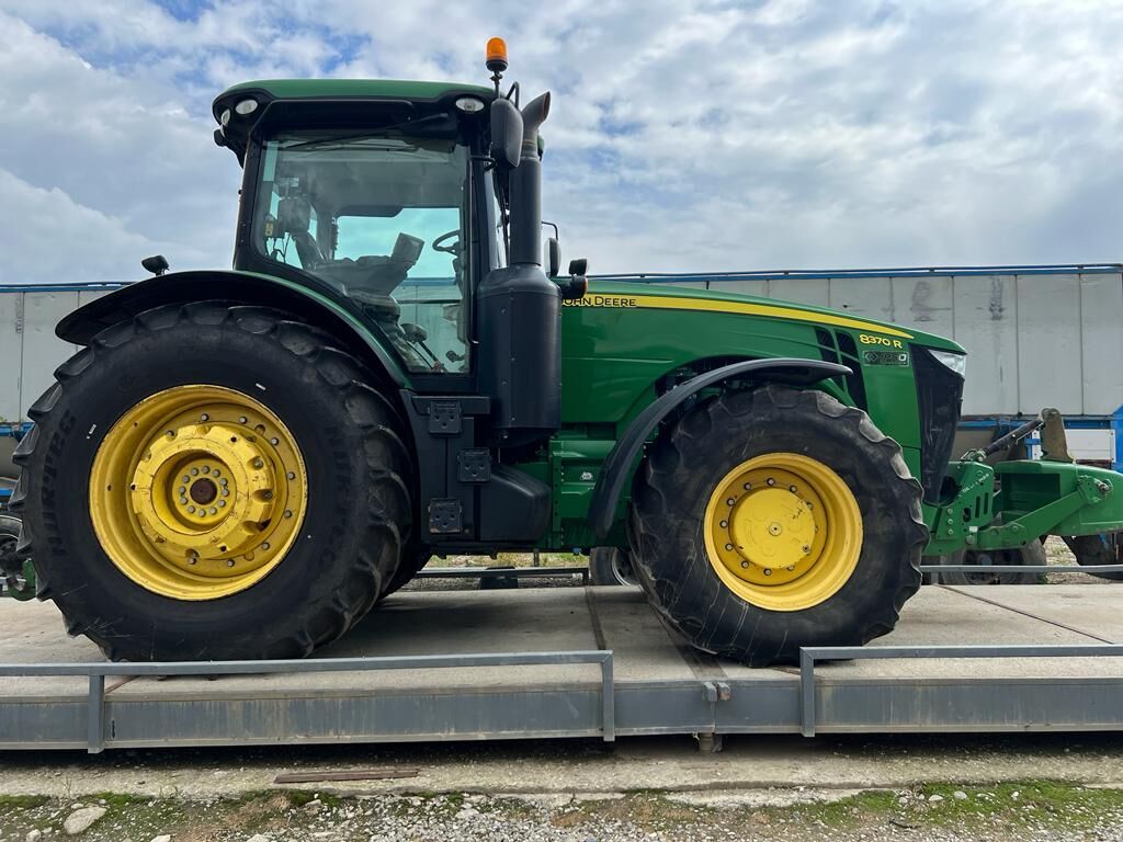 John Deere 8370R 3