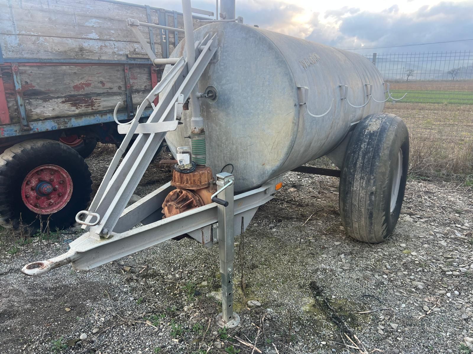 2000 Liters Güllefass / Irrigation drum 2