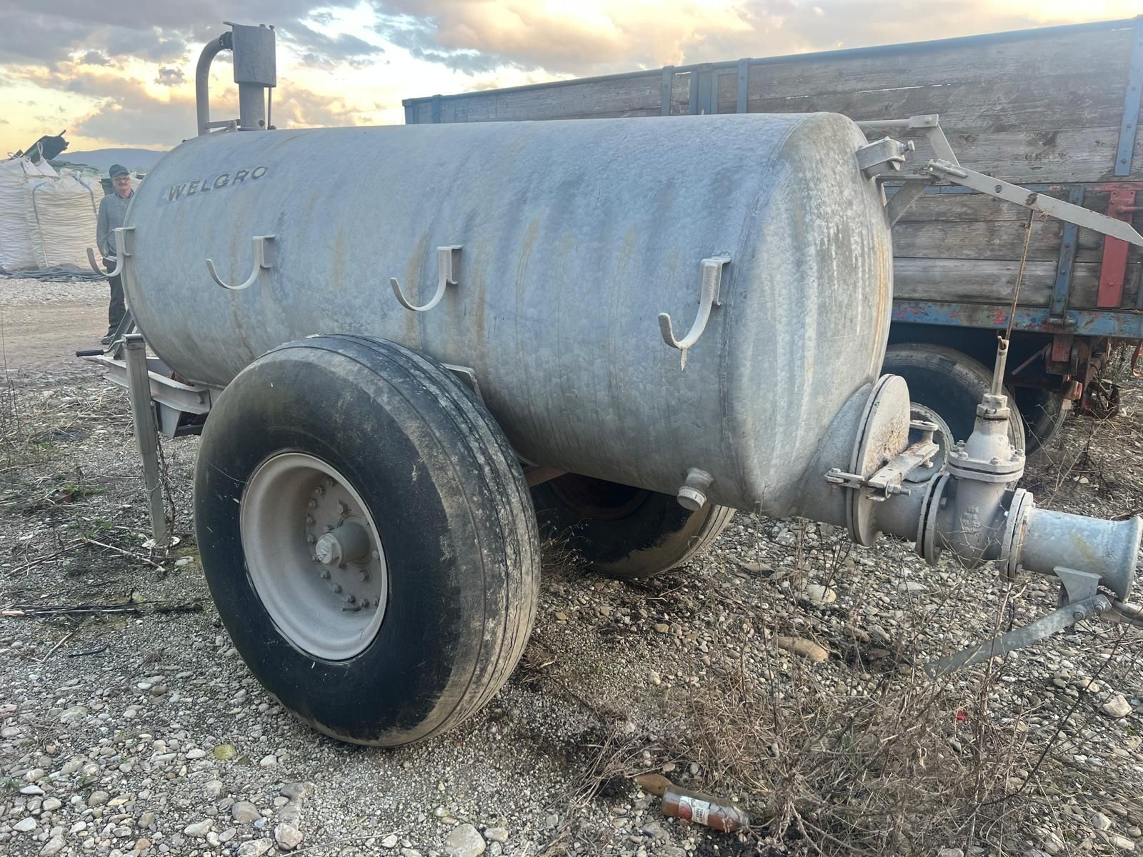 2000 Liters Güllefass / Irrigation drum 3