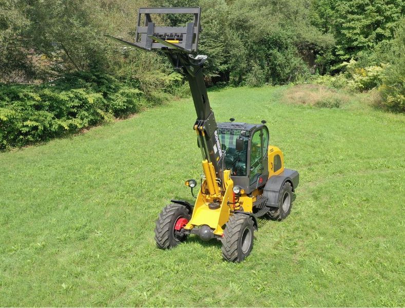 Schieder Teleskoplader 4WD 825T  2