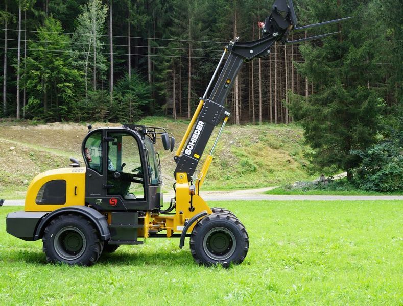 Schieder Teleskoplader 4WD 825T  3