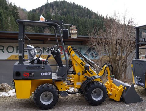 Schieder 807 – Kompakter Hoflader mit Perkins Motor 4X4