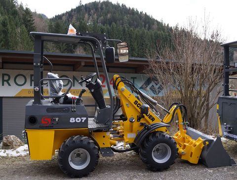 Schieder 807 – Kompakter Hoflader mit Perkins Motor 4X4