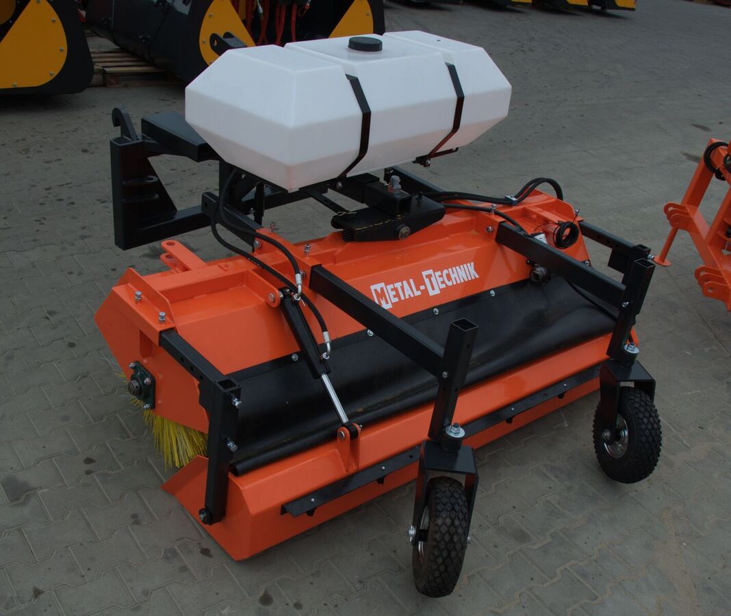 Kehrmaschine / sweeper  2