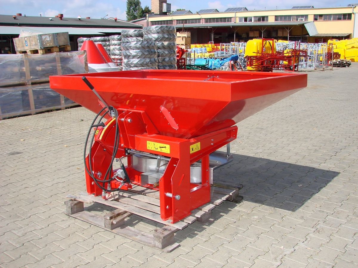 Jarmet Düngerstreuer 1200 kg / Fertilizer spreader 1