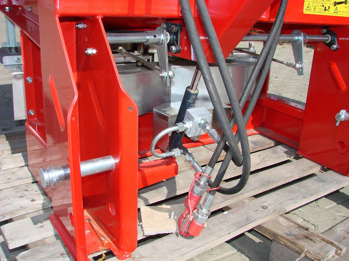 Jarmet Düngerstreuer 1200 kg / Fertilizer spreader 2