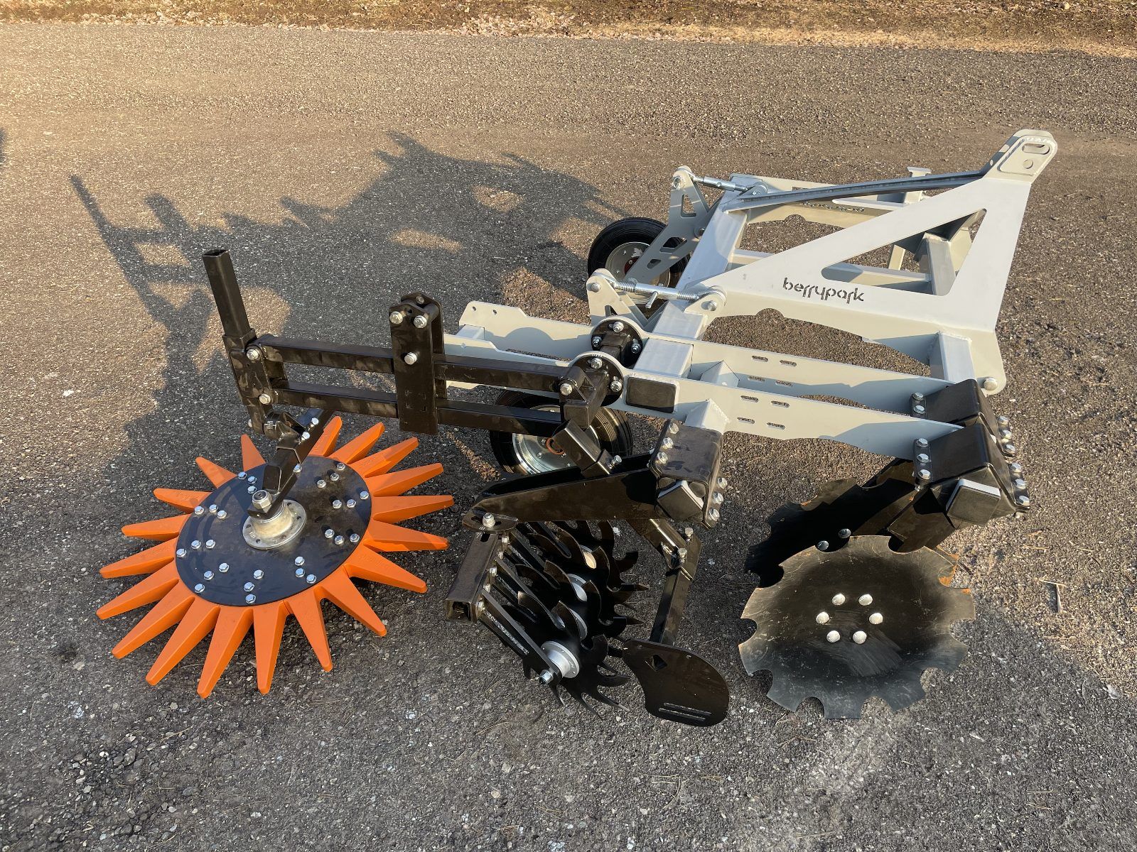 Roll- und Fingerhacke / Orchard Weeder  3