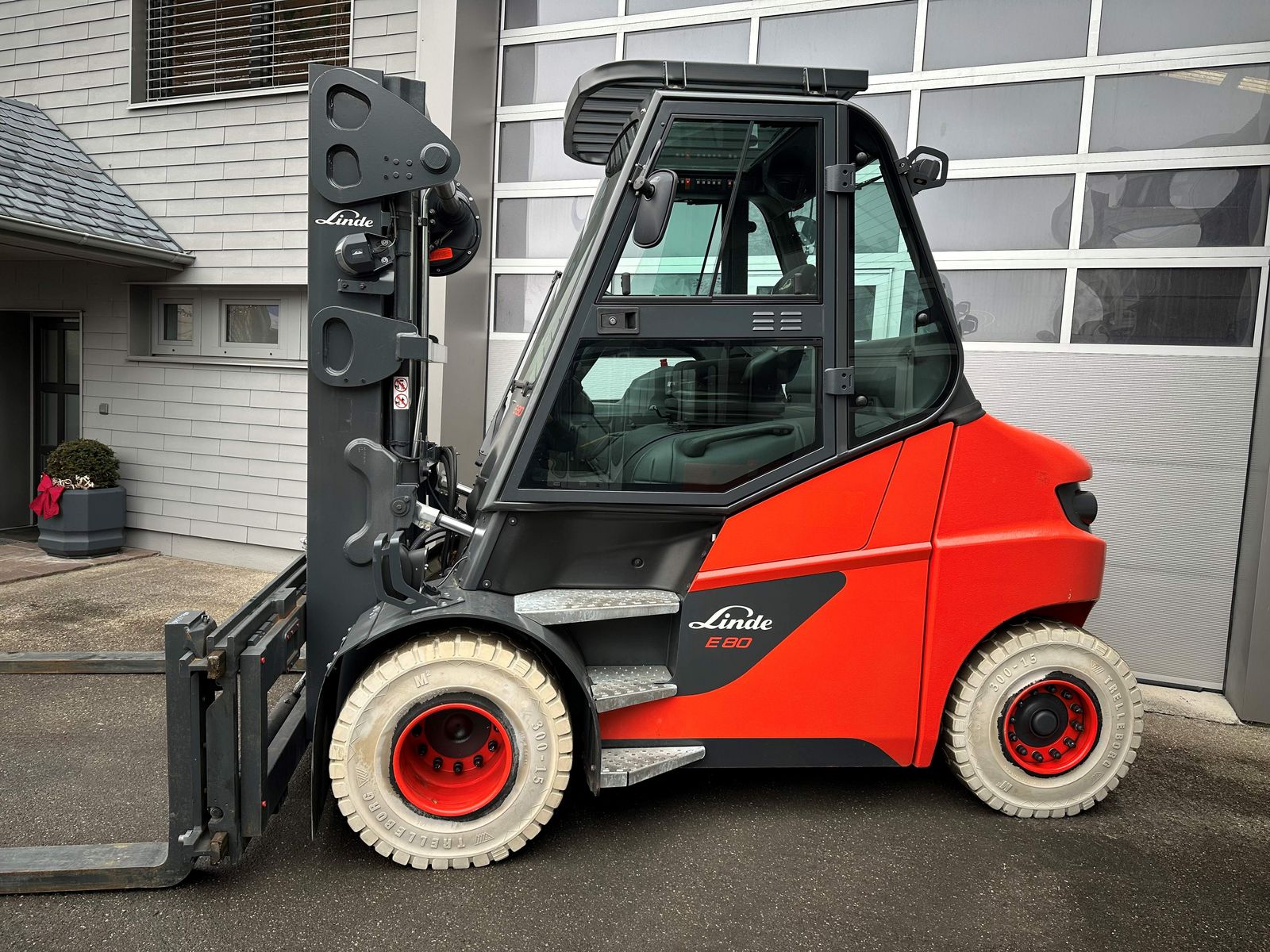 Linde E 80-01 - TRIPLEX 4,8 m - SS - ZVG - 264 Bts. !! 2