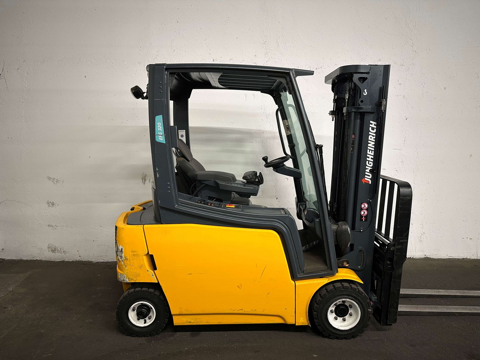 Jungheinrich EFG 320 - TRIPLEX 4,4 m - SS - ZVG !!! 2