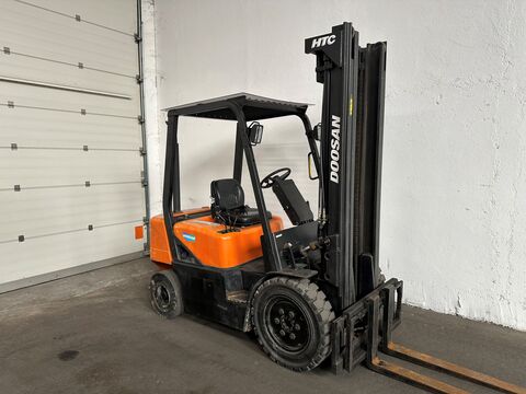 Daewoo D 25 - DIESEL - SEITENSCHIEBER !!