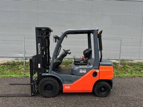 Toyota 52-8FDF25 - NEUWERTIG !!! - TRIPLEX 4,7 m !!!