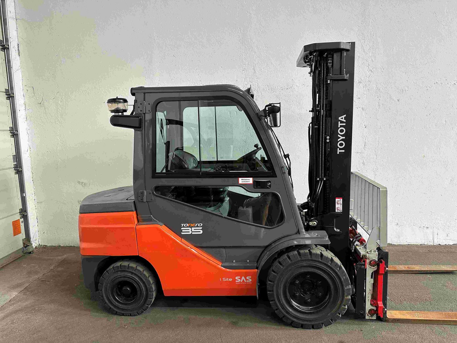 Toyota 52-8FDJF35 - NEUWERTIG !!! - TRIPLEX 4,7 m !!! 2