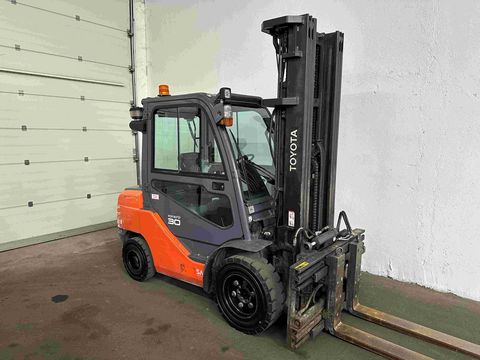 Toyota 02-8FDF30 - TRIPLEX 5,5 m - SS - ZVG - KABINE !