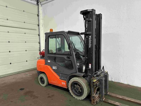 Toyota 02-8FGF30 - TRIPLEX 5,5 m - SS - ZVG - KABINE !!