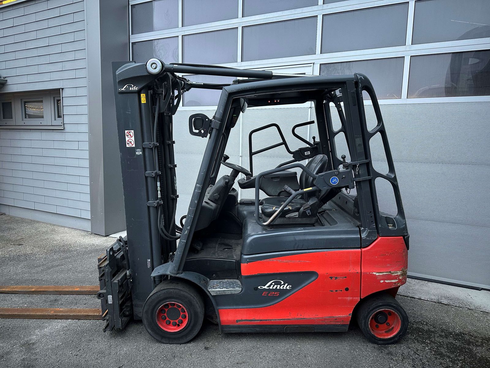 Linde E 25-01 - TRIPLEX 4,7 m - SS - ZVG - 5069 Bts. ! 2