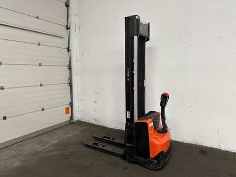 Toyota SWE 140 - nur 511 Stunden !!! - TOP ZUSTAND !!