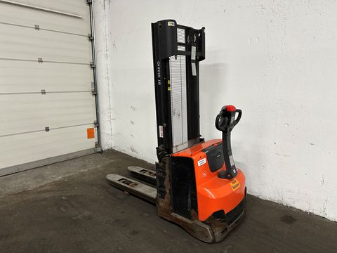 Toyota SWE 140 L - mit INITIALHUB !!!