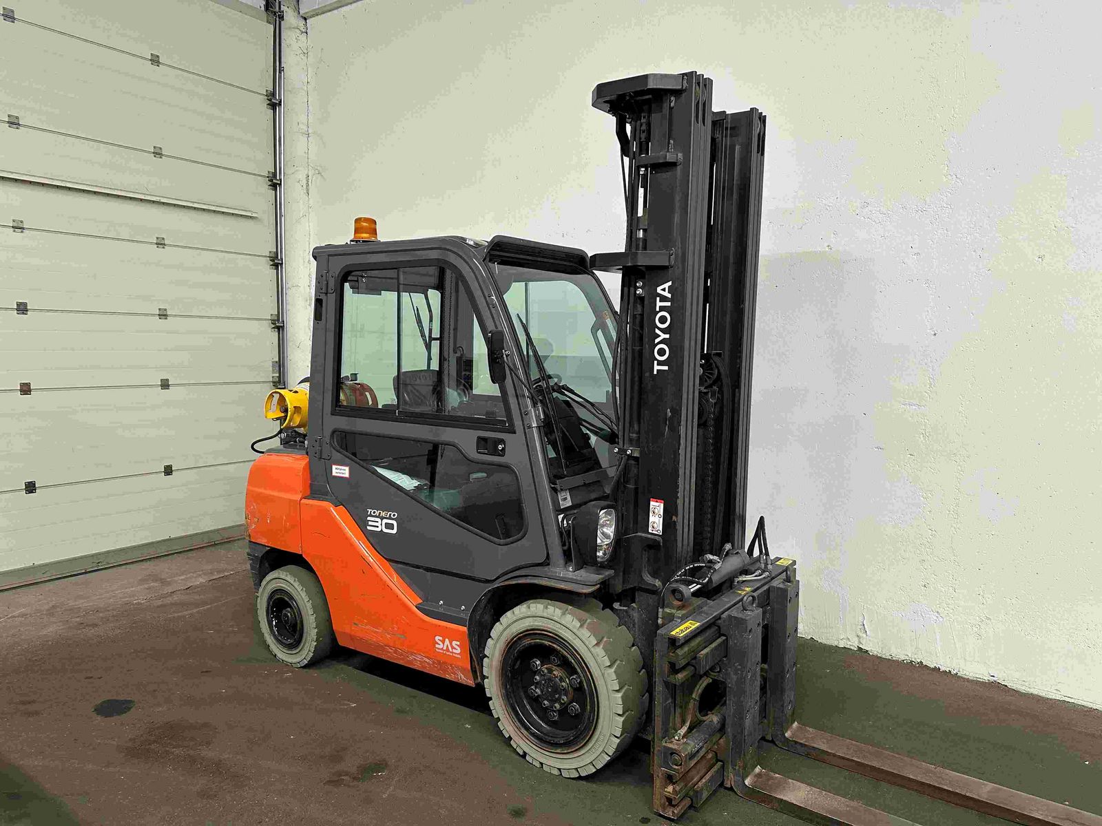 Toyota 02-8FDF30 - TRIPLEX 5,5 m - SS - ZVG - KABINE ! 1