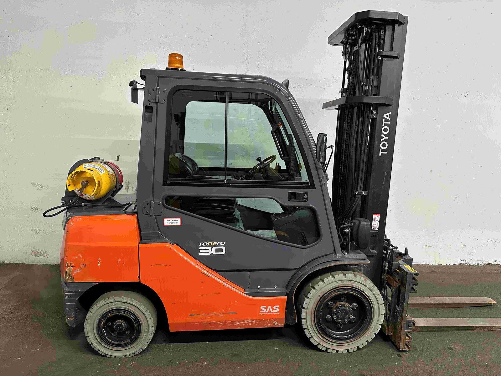 Toyota 02-8FDF30 - TRIPLEX 5,5 m - SS - ZVG - KABINE ! 2