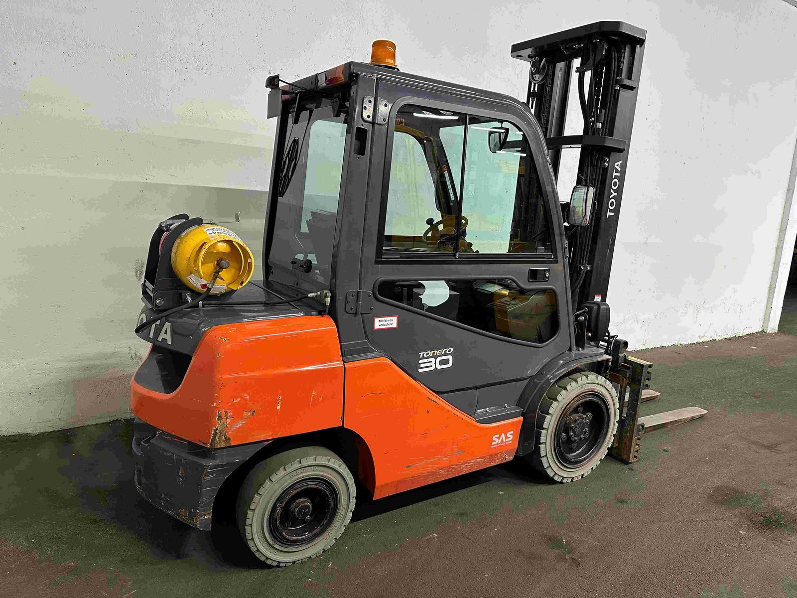 Toyota 02-8FDF30 - TRIPLEX 5,5 m - SS - ZVG - KABINE ! 3