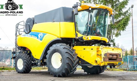 <strong>New Holland CR 9060 </strong><br />