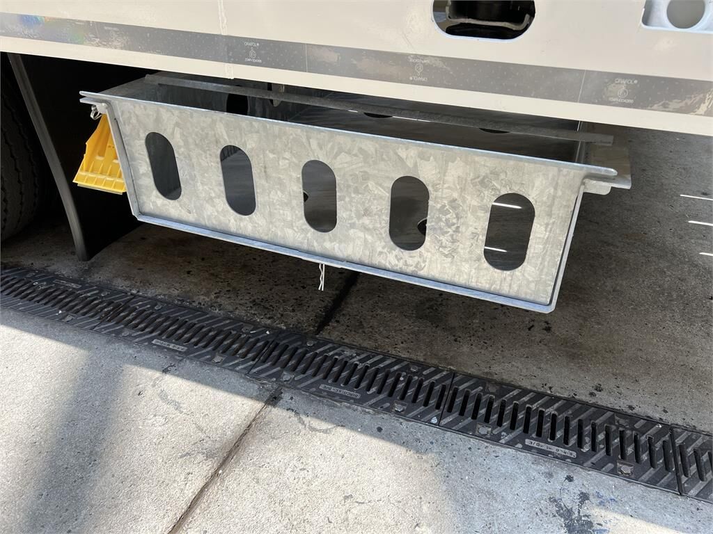 Schwarzmüller Mitteltal Staufach für Alu- Rampen 2