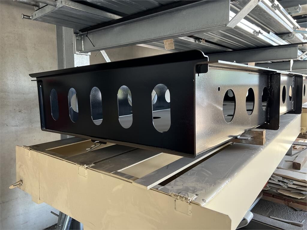 Schwarzmüller Mitteltal Staufach für Alu- Rampen 3