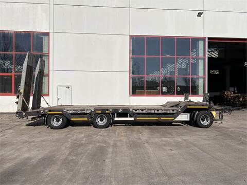 Fliegl DTS 300 3 Achs Tiefladeranhänger Radmulden