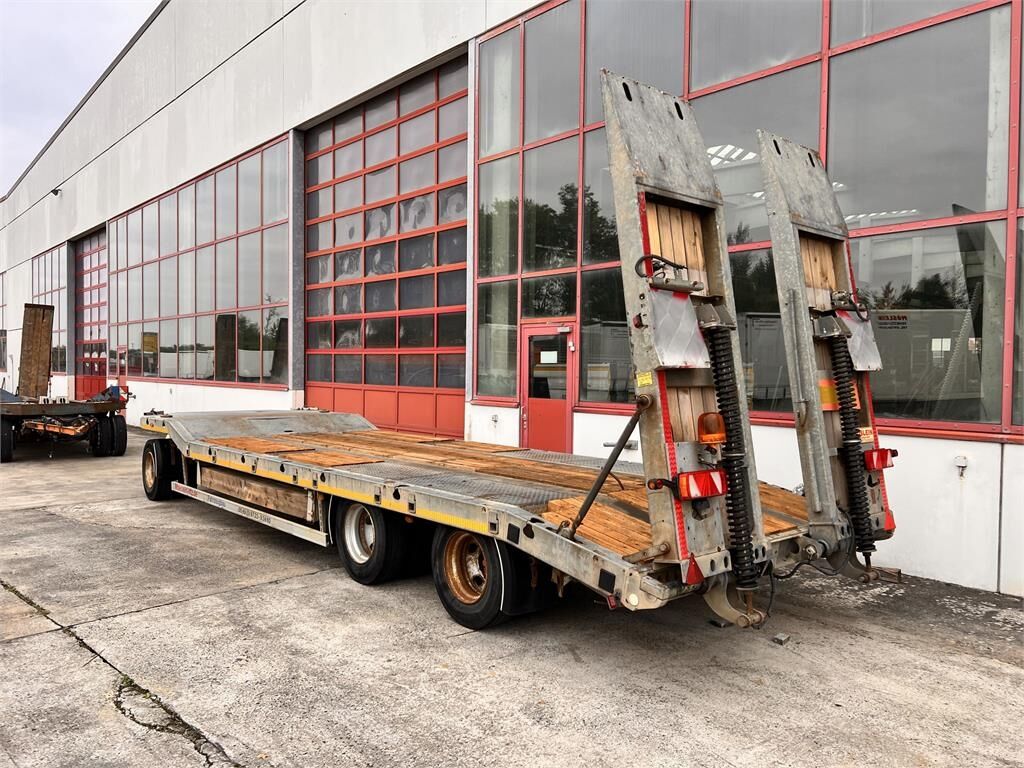 Möslein TF3 Schwebheim 3 Achs Tiefladeranhänger 3