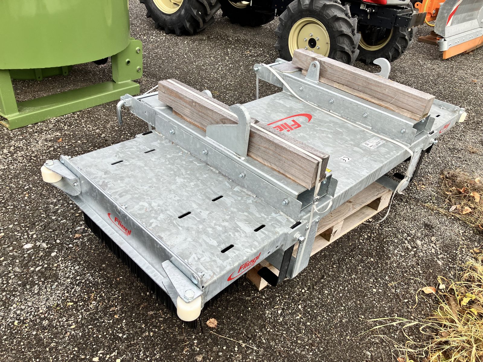 Fliegl Löwe Kehrbesen 2000 2