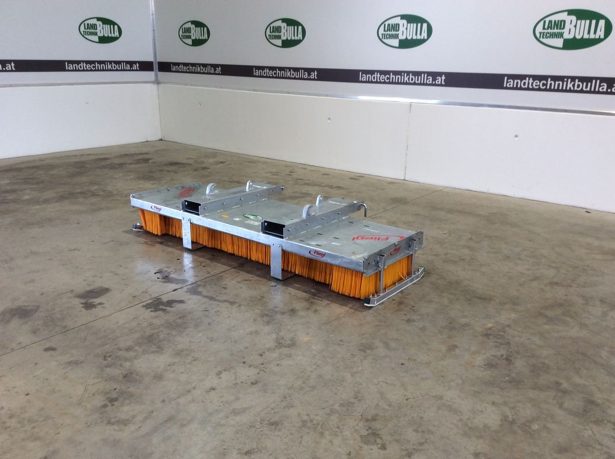 Fliegl Kehrbesen Löwe 2500 1