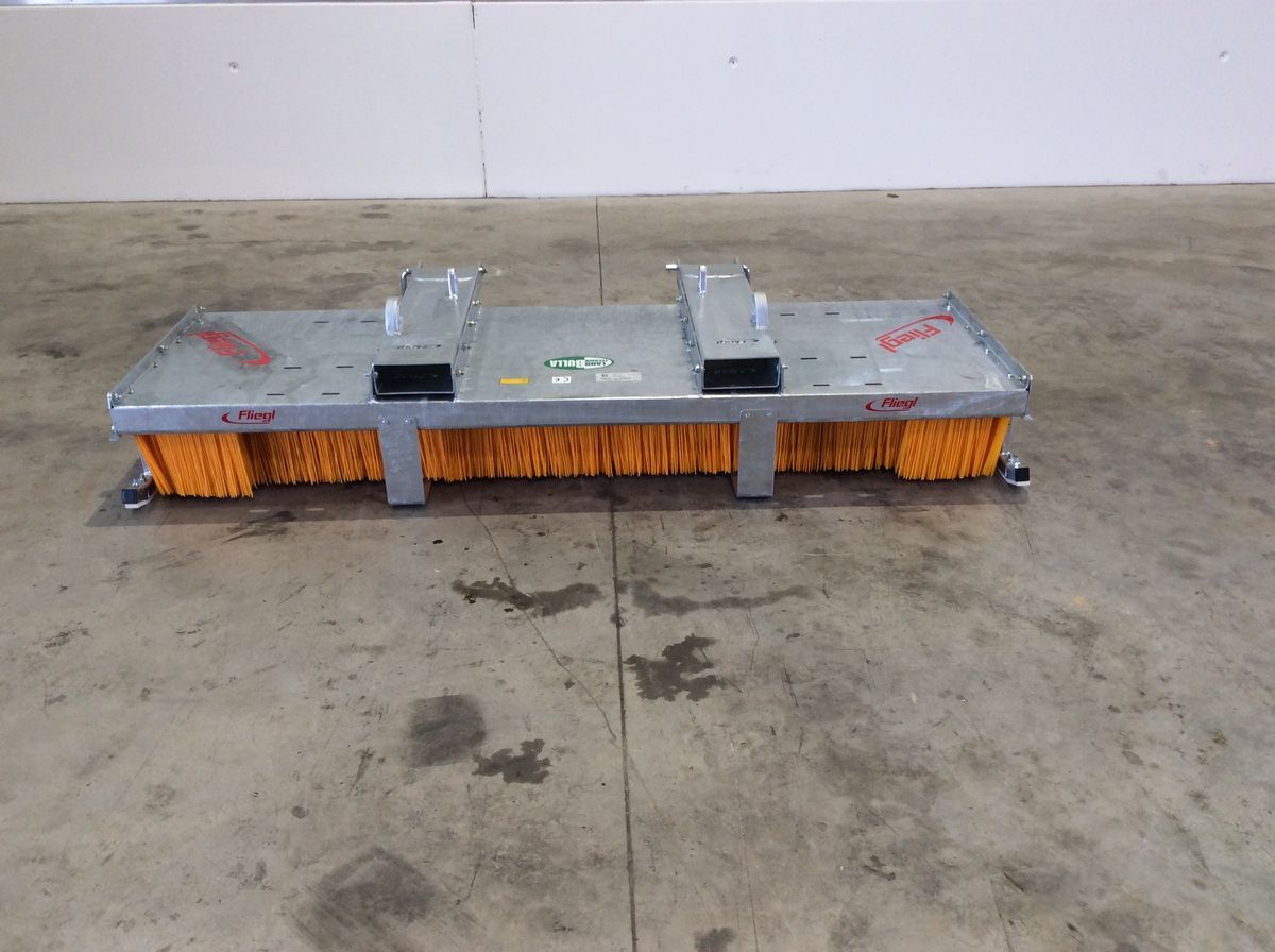 Fliegl Kehrbesen Löwe 2500 2