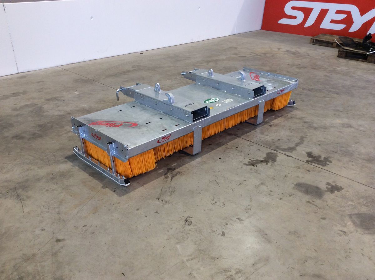 Fliegl Kehrbesen Löwe 2500 3