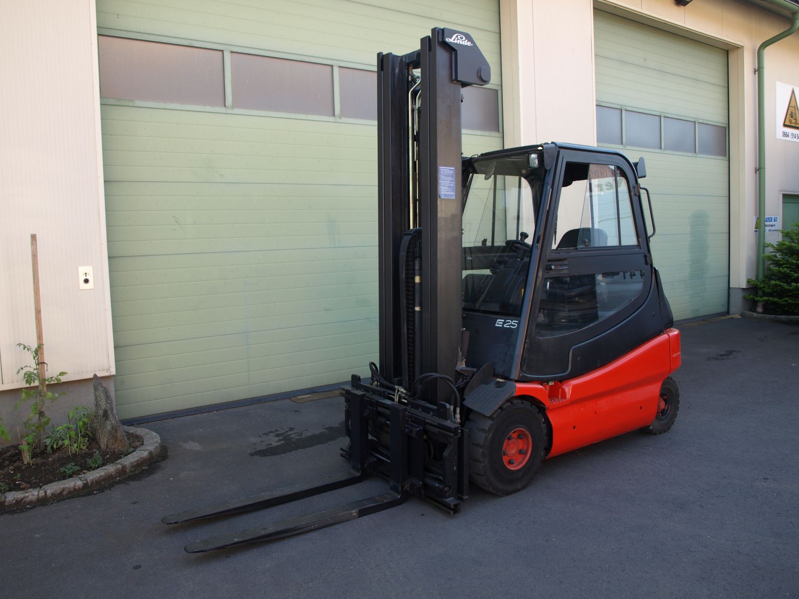 Linde E25-02 2