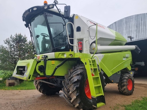 CLAAS Tucano 320