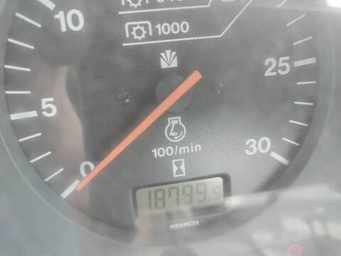 9750-0d7adba4bfaa03e7e0c1d243b9e46ba1-5703944
