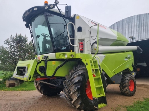 CLAAS Tucano320