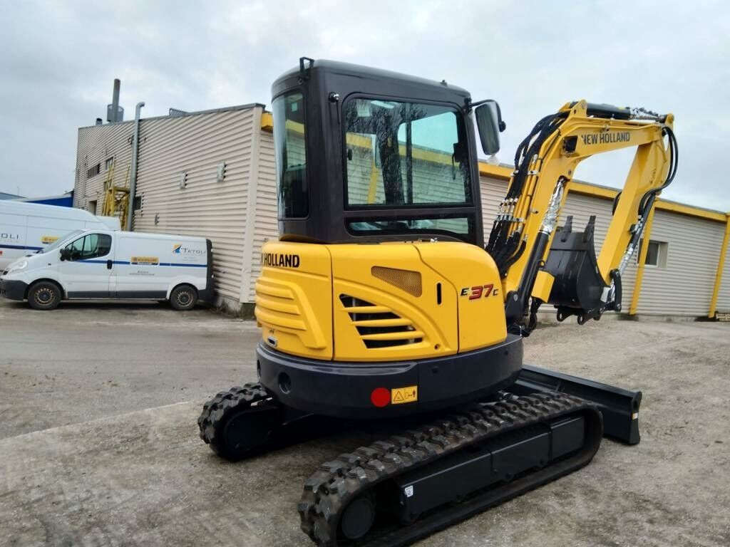 New Holland E37C 2